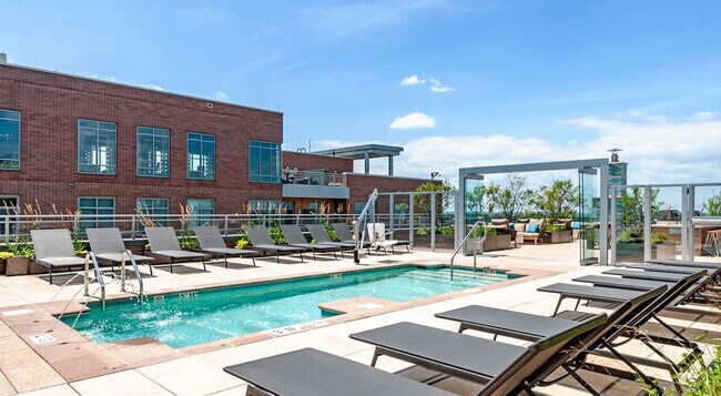 Foto del edificio - 8218 Wisconsin Ave