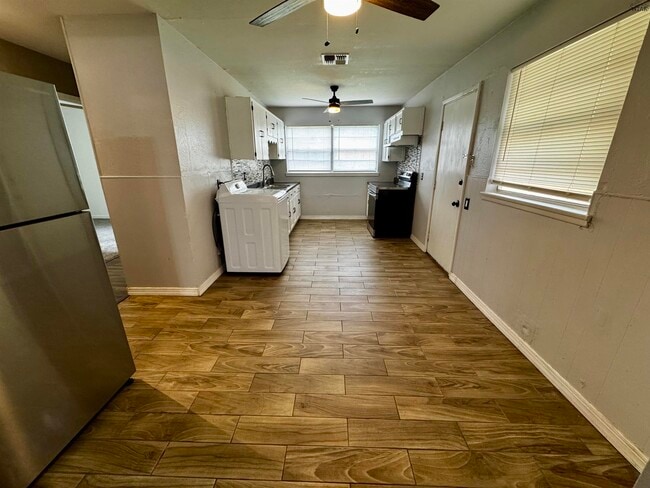 Foto del edificio - 1504 Red Fox Rd