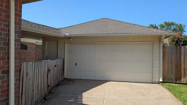 Building Photo - 23206 Colony Green Dr