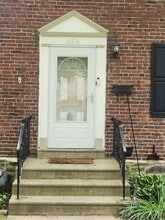 Building Photo - 654 Seneca Ave