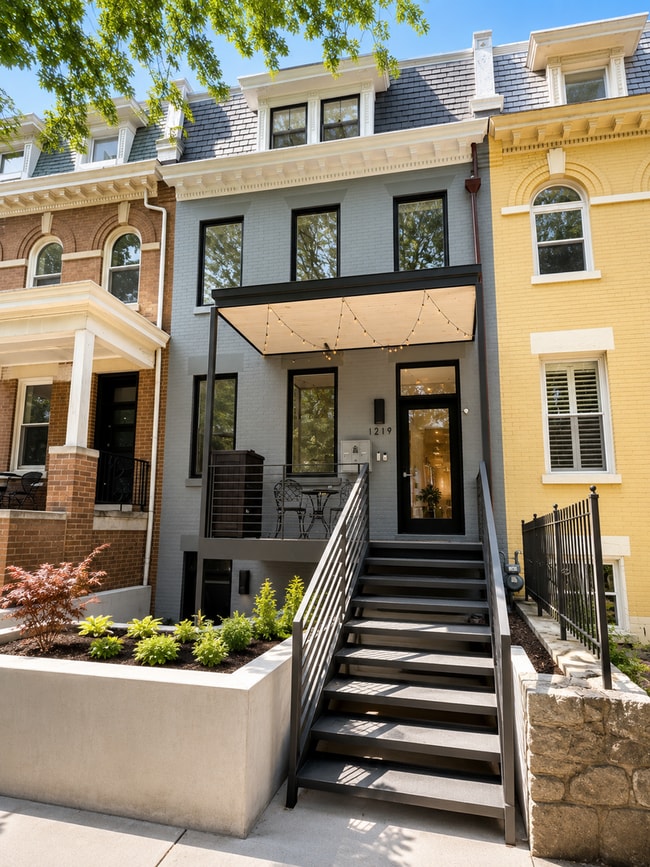 Building Photo - 1219 Park Rd NW