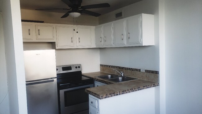 Photo - 6171 N Sheridan Rd Apartment