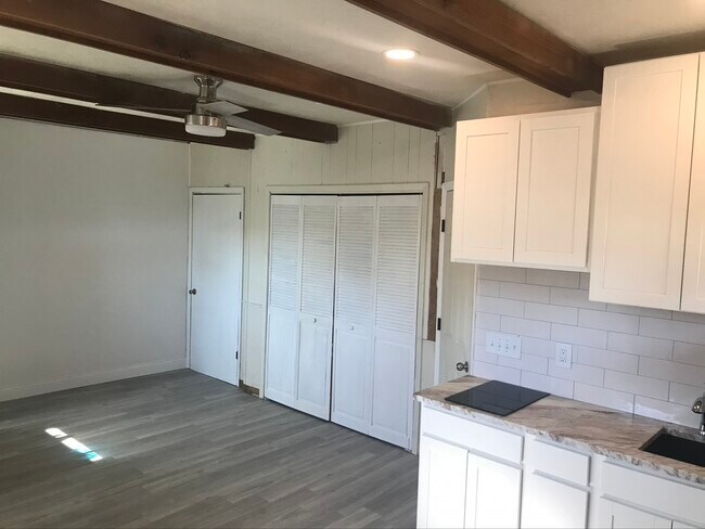 Foto del edificio - 228 Hawthorne Rd