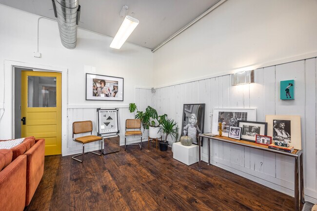 Foto del edificio - 3955 W Shakespeare Ave