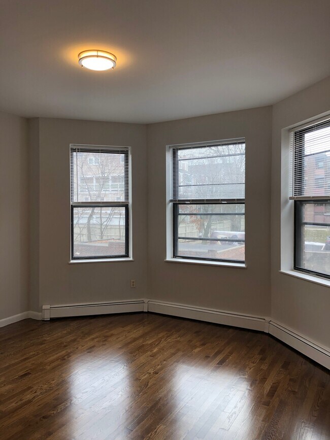 Building Photo - 12 Sewall Ave