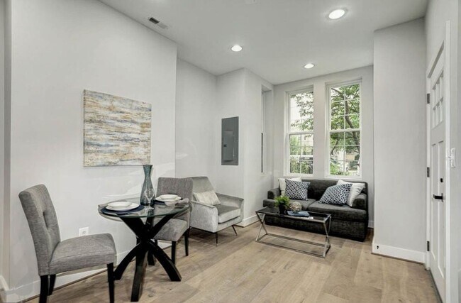 Foto del edificio - 329 K St NE