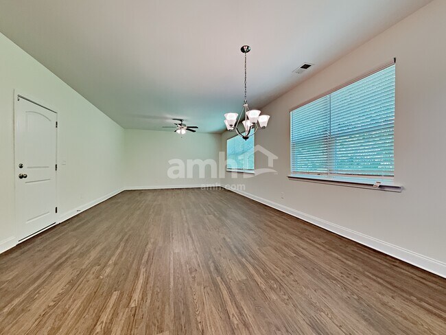 Building Photo - 3358 Okelly Dr