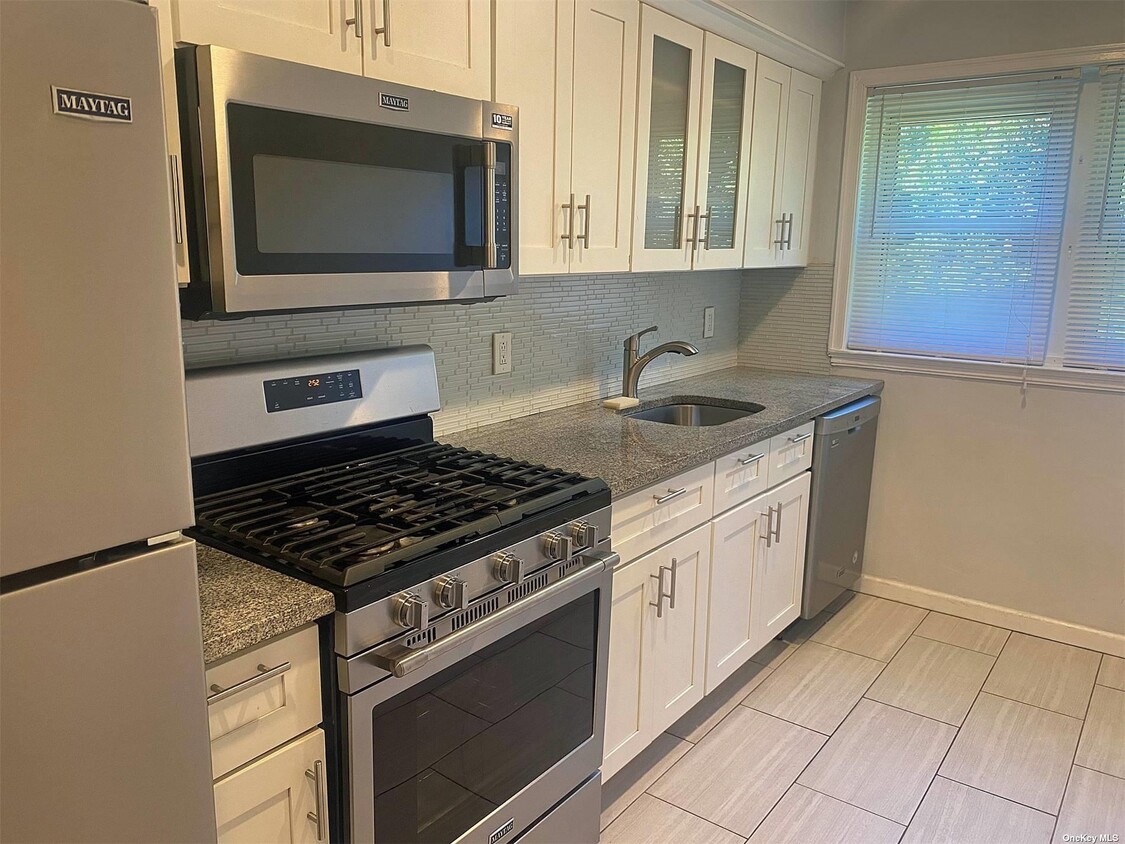 Primary Photo - 49-16 Douglaston Pkwy