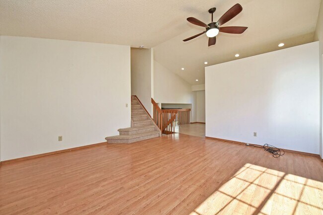 Foto del edificio - Updated 3bed 3bath home in D20 Schools!