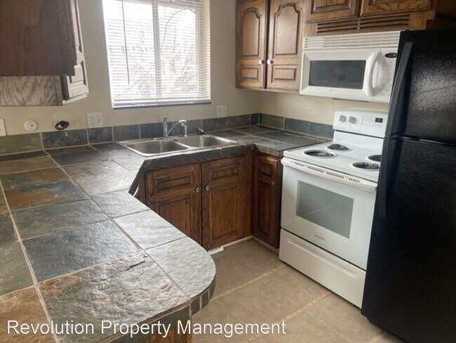 Building Photo - 4 br, 3 bath House - 1085 Custer Ave