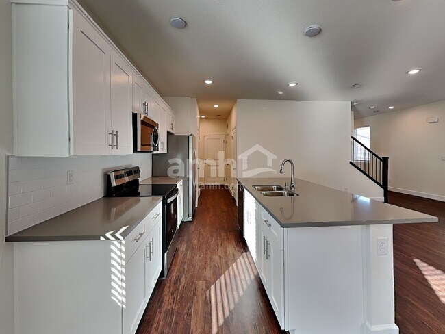 Foto del edificio - 8845 Carmine Cob Ave
