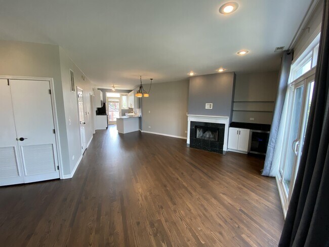 Building Photo - 744 N Willard Ct