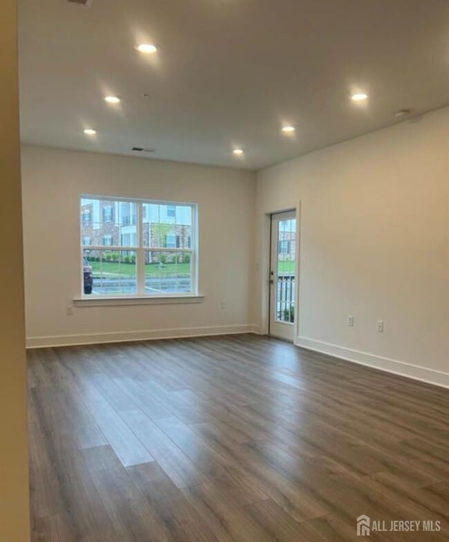 Foto del edificio - 1015 Vanderbergh Blvd