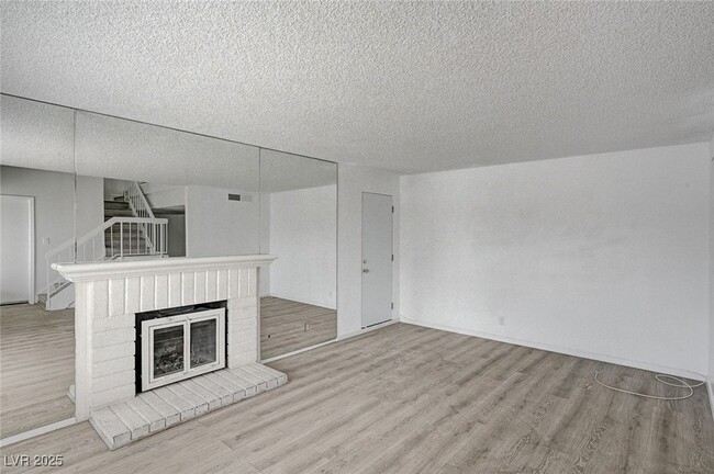 Building Photo - 7182 Acorn Ct