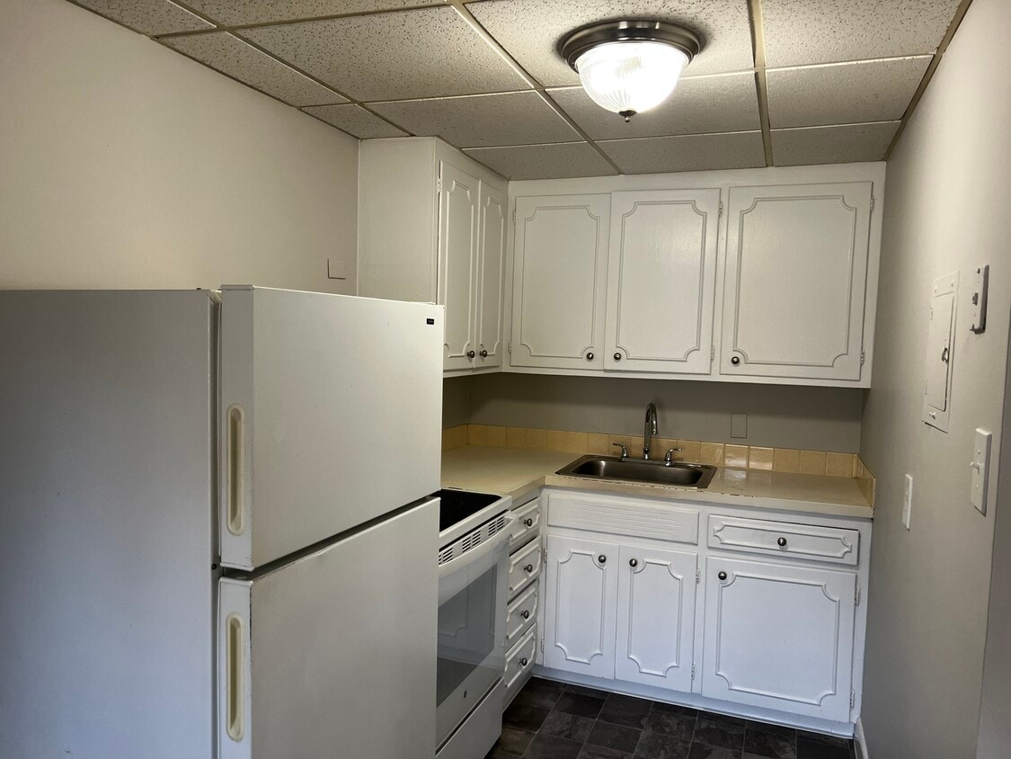 Building Photo - 180 Andover St