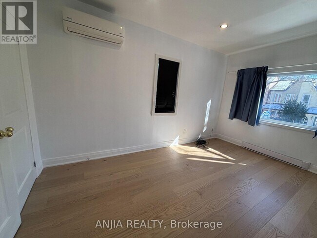 Building Photo - 6 Minto St