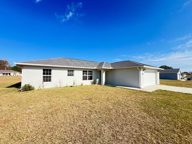 Foto del edificio - Spacious 4-Bedroom Modern Home in Citra!!!
