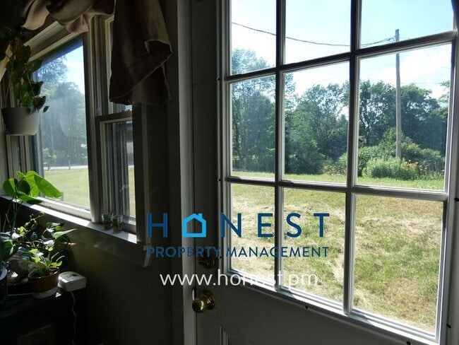 Building Photo - 95 Main St