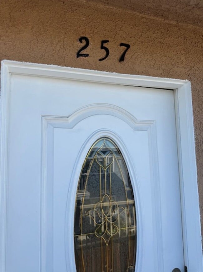 Building Photo - 253 E Plymouth St