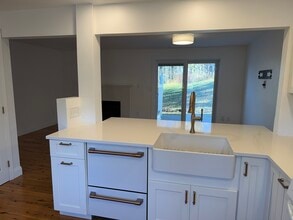 Building Photo - 25 Lawrence St