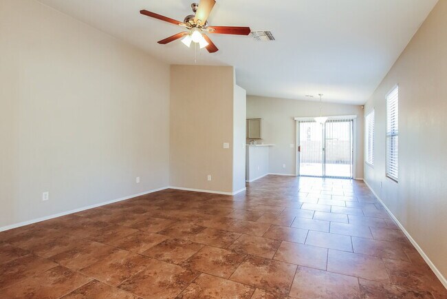 Foto del edificio - 13153 W Fairmont Ave