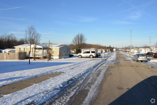 Building Photo - Deer Trace Pointe