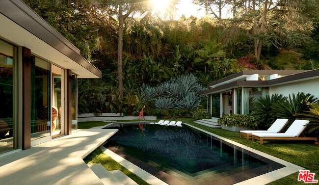 Building Photo - 1061 Loma Vista Dr