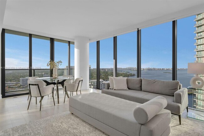 Foto del edificio - 650 NE 32nd St