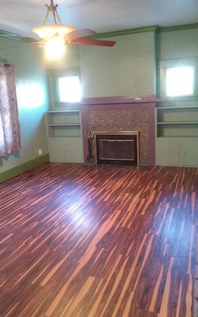 Building Photo - 517 S College Ave