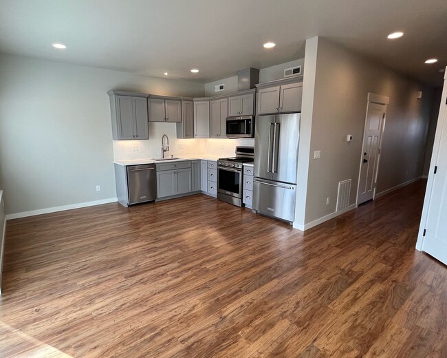 Building Photo - Harrison Street Townhome