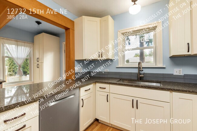 Foto del edificio - 12732 15th Ave NE