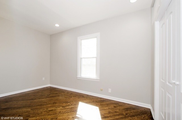 Foto del edificio - 3421 N Narragansett Ave