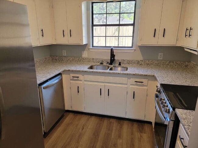 Building Photo - 2366 Shoal Creek Dr