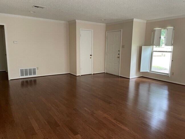 Foto del edificio - Available Now! Charming 2-Bedroom, 2-bath ...