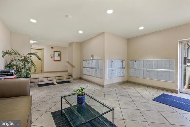 Building Photo - 1005 Chillum Rd