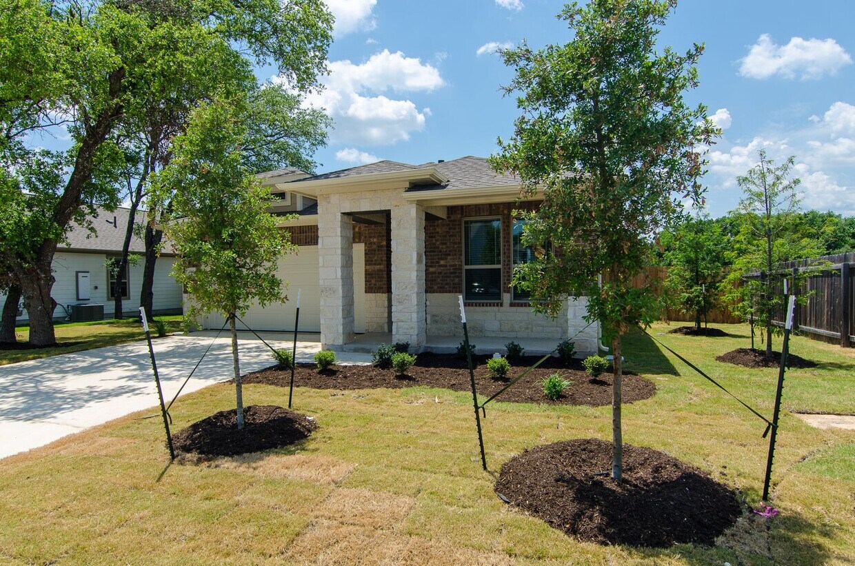 Foto principal - 905 Olive Creek Dr