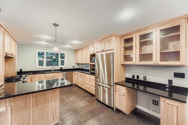 Photo - Amazing 4bed/2bath Home with Attached Garage in Kirkland!