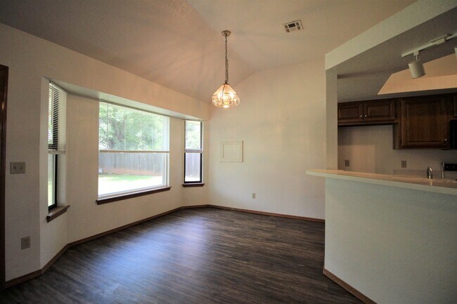 Building Photo - Great 3 Bed, 2 Bath Home in Edmond