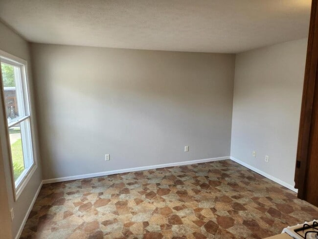 Building Photo - 1708 Tippecanoe Dr