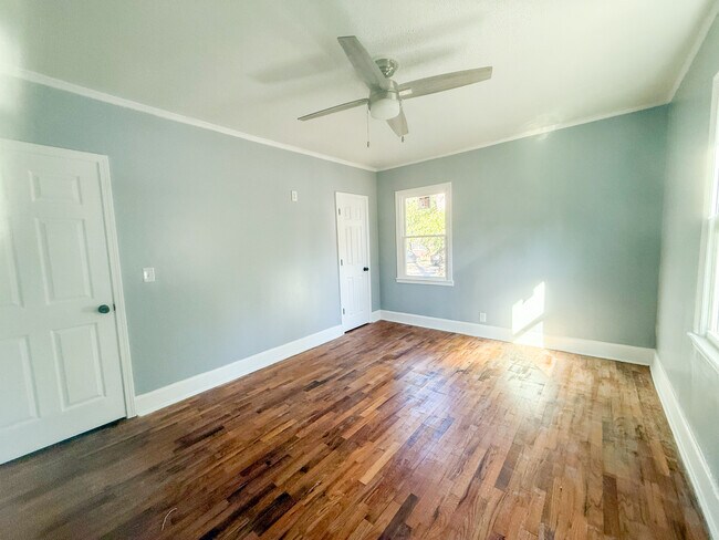 Foto del edificio - 451 E Charlotte Ave