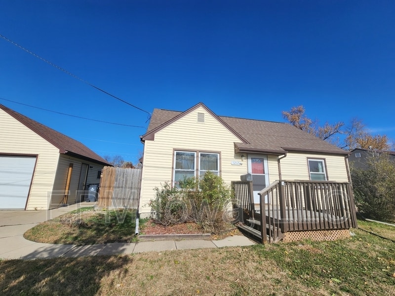 Foto principal - 1212 35th St NE