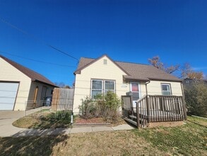 Building Photo - 1212 35th St NE