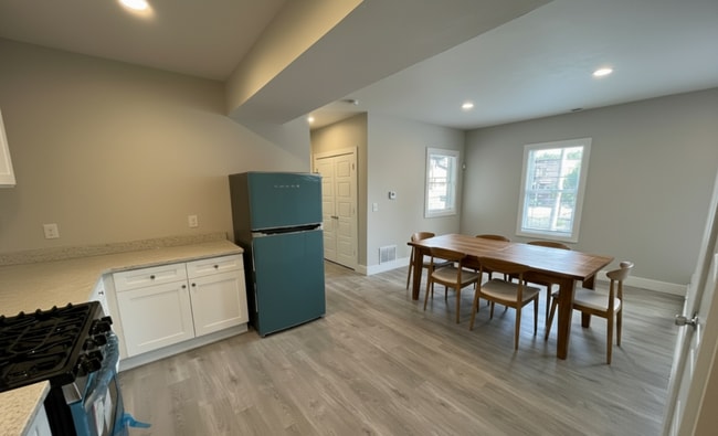 Foto del edificio - 1966 Randall Rd