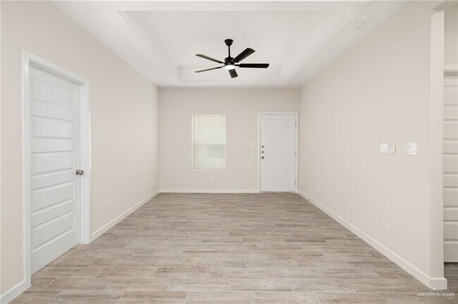 Building Photo - 15 Selena St