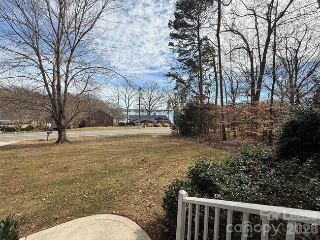 Foto del edificio - 3993 Lake Shore Rd S