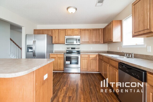 Foto del edificio - 395 Legend Oaks Dr