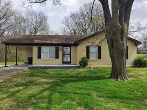 Building Photo - Welcome to 4294 Tonawanda!