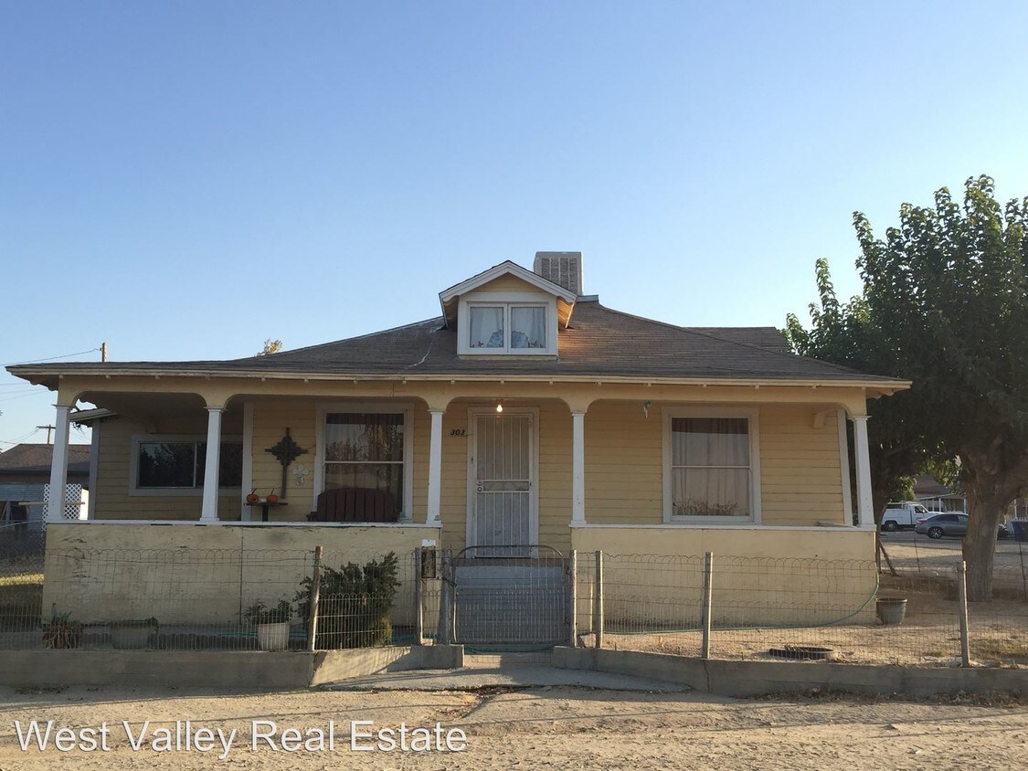 Primary Photo - 303 Crystal St