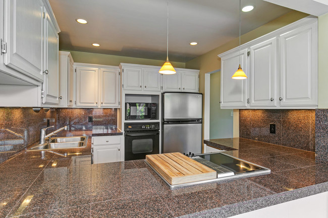 Building Photo - Borealis - 2 bedrooms