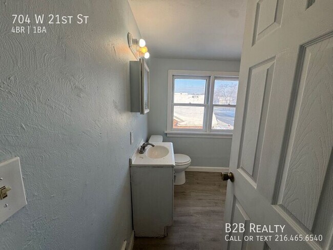 Foto del edificio - 704 W 21st St